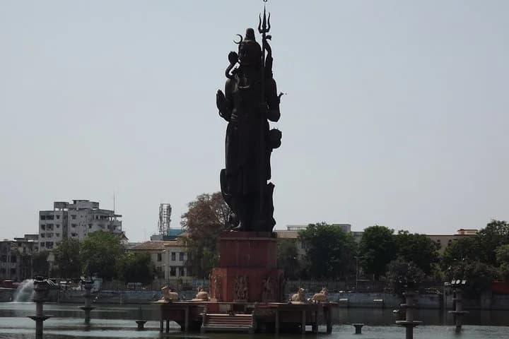 Explore all of Vadodara's stunning and popular sights which still refl — photo 6