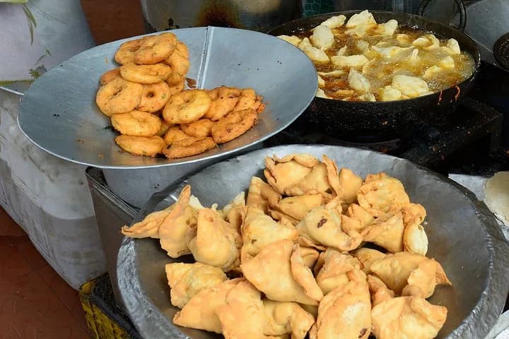 Kolkata Food Crawl (2 Hours Guided Local Food Tasting Tour) — photo 3