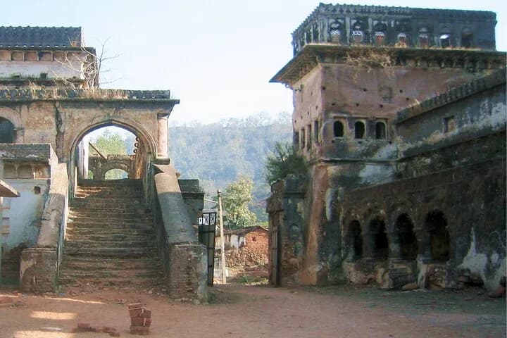 Discover the Mastani Mahal and Ajaigarh Fort on this fantastic 8-hour
