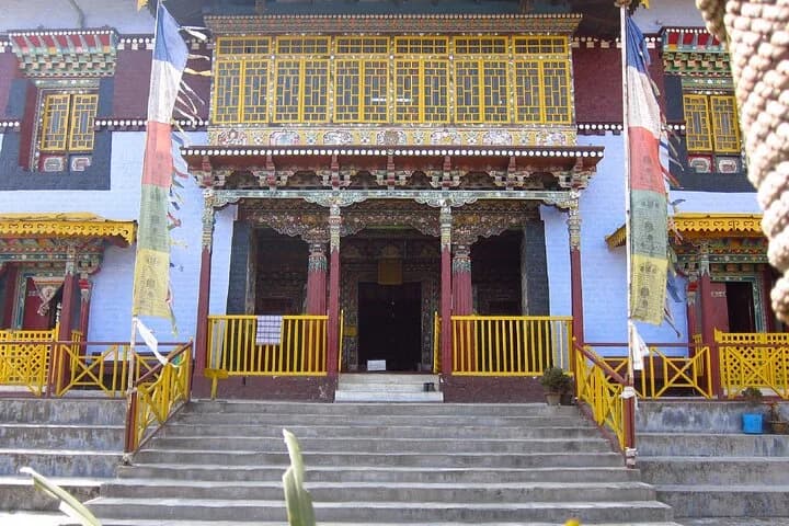 Discover all the beautiful and famous sites of Pelling and taste local — photo 4
