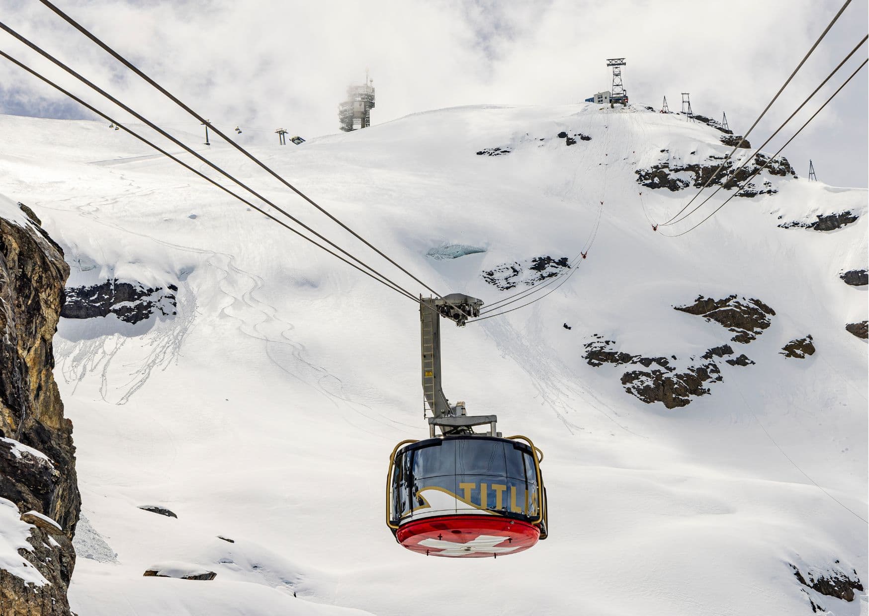 Enjoy the captivating splendor of Switzerland's serene lakes, charming — photo 5