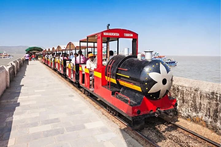 Mumbai Private Tour to Elephanta Caves with Entrance Ticket — second photo
