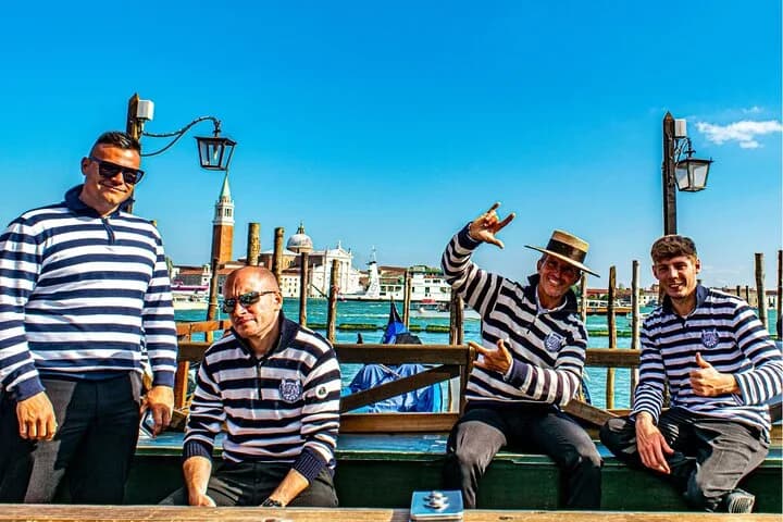 Venice Highlights with Local: Private Walking Tour & Gondola Ride
