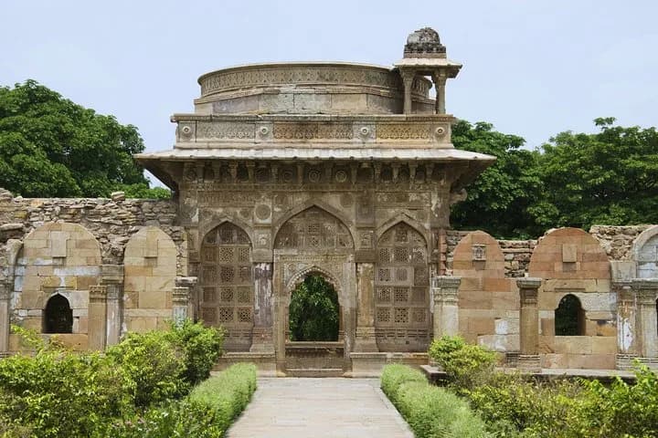 Discover all of Champaner-Pavagadh Archaeological Park's stunning and