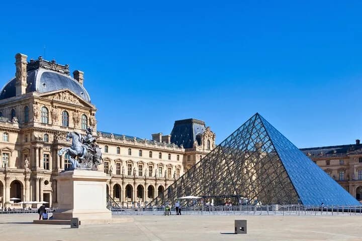 Paris: Louvre Museum Entry Ticket with Private Car Transfers