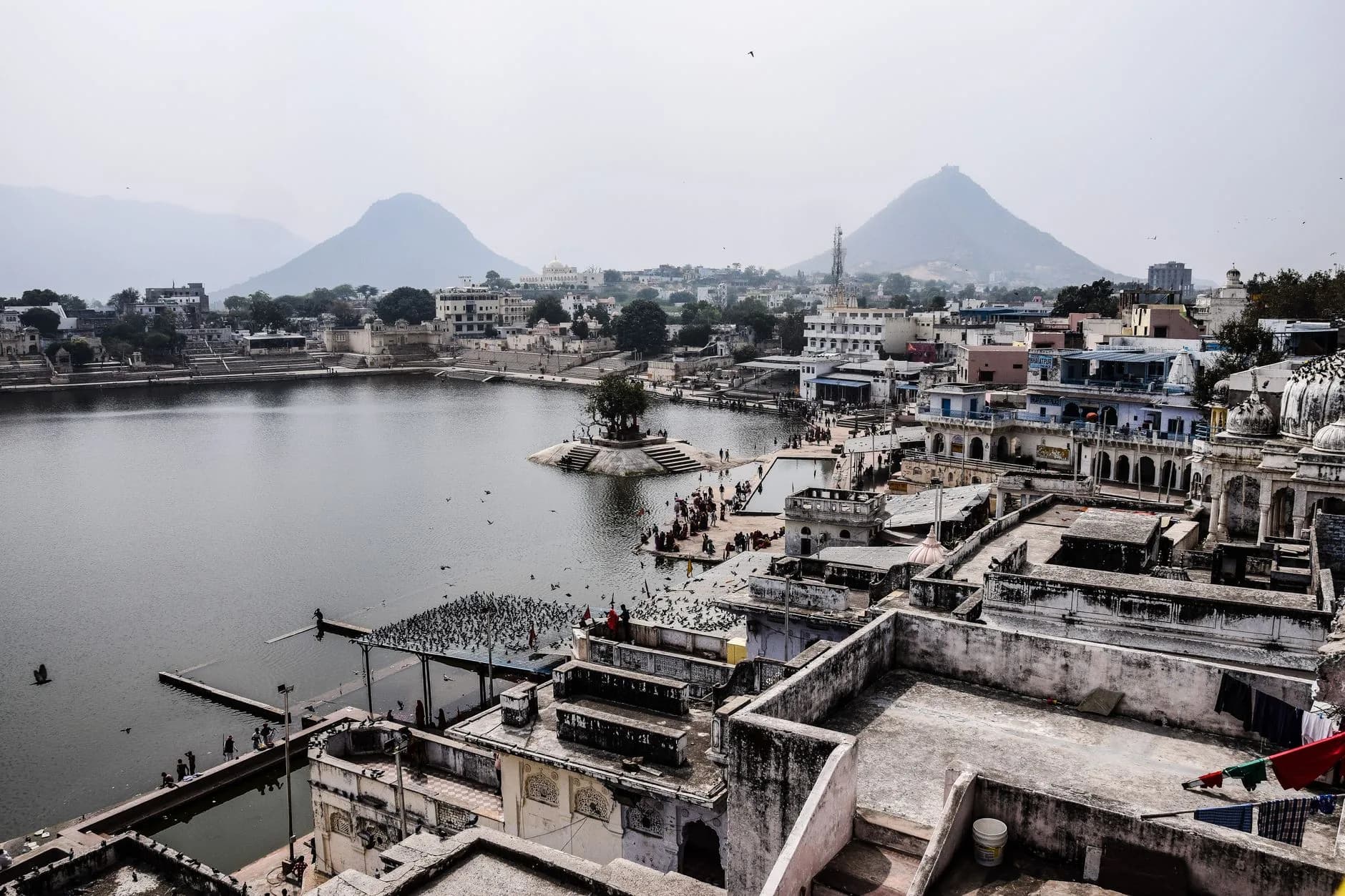 Pushkar — Ghats around the holy lake at Pushkar