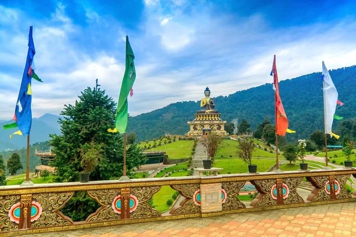 Discover all the beautiful and famous sites of Pelling, famous Buddha — second photo