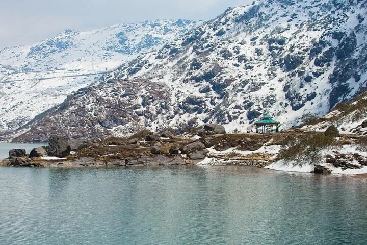 Visit Tsomgo Lake and Nathula Pass on a carefully planned 10-hour priv