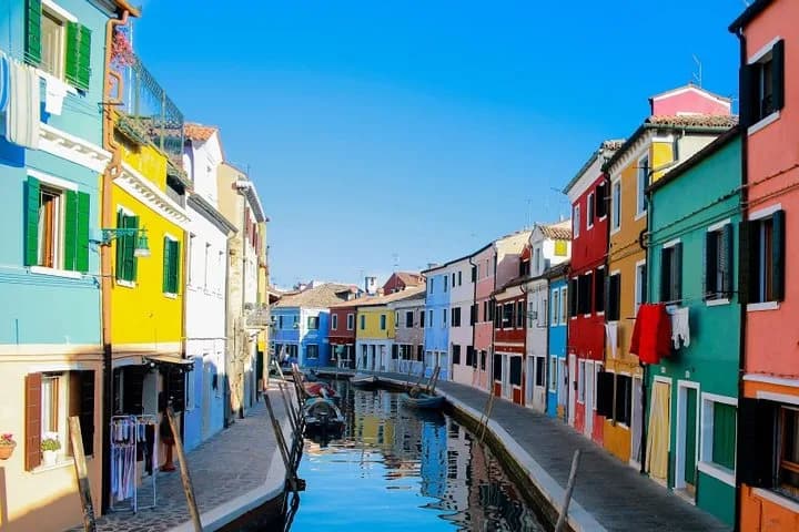 Private Day Trip to Murano and Burano islands from Venice with a local