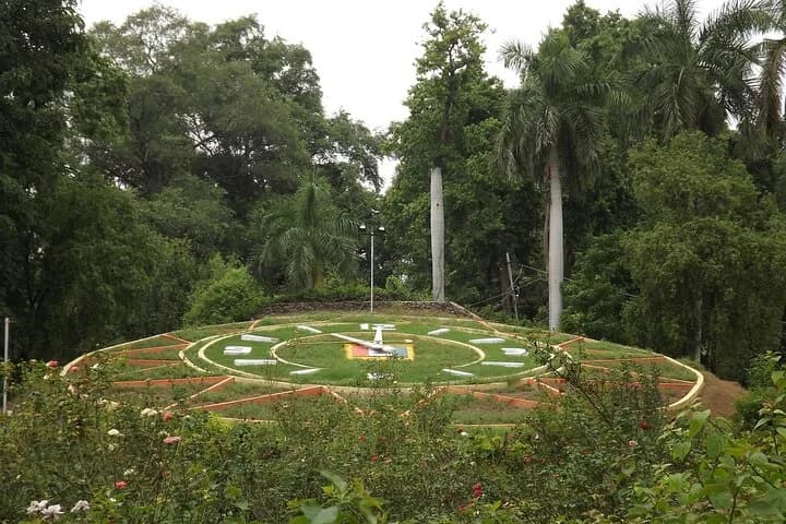 Discover hidden gems within the city's natural paths in the stunning c — second photo
