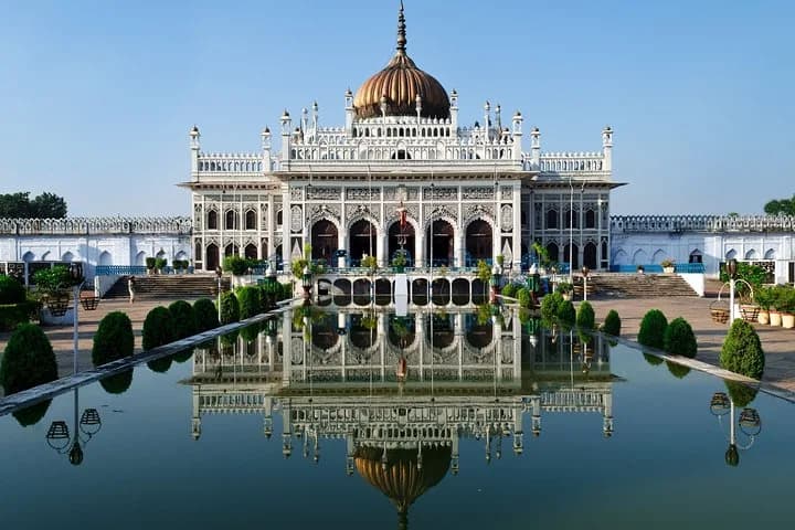 Discover all the beautiful and famous sites of Lucknow and taste local — second photo