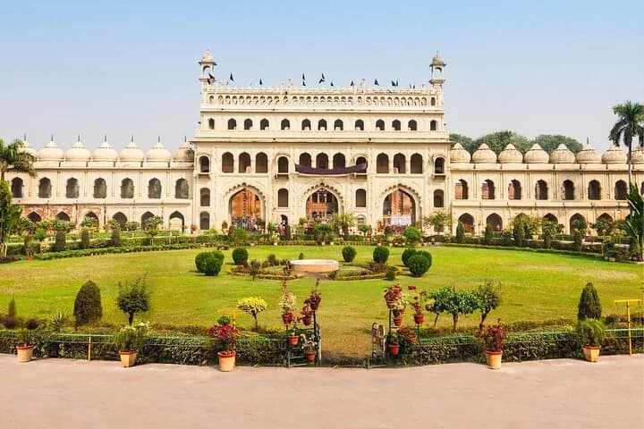 Enjoy a terrific 4-hour trip where you may discover all the beautiful