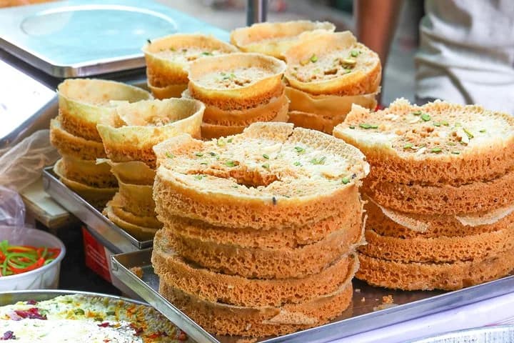 Explore Jaipur’s royal street food on a guided walking tour. Taste 7+