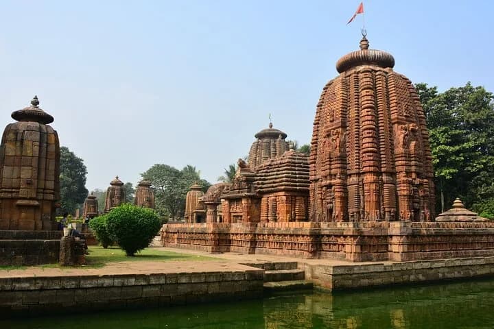 Discover all the beautiful and famous sites of Bhubaneswar and taste l — second photo