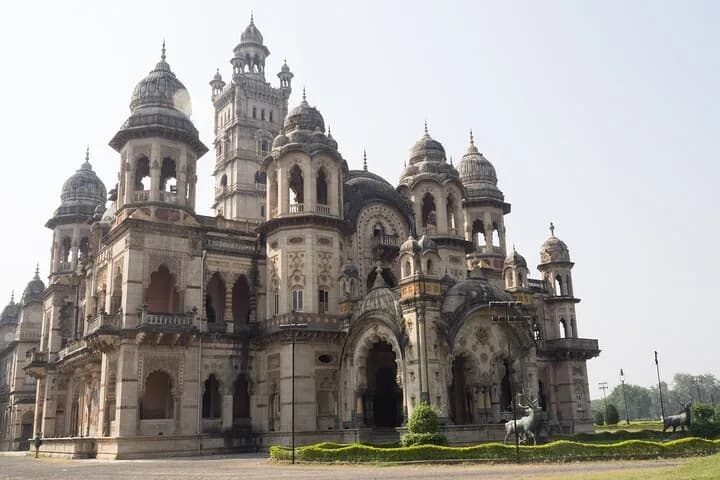 Discover all the beautiful and famous sites of Vadodara, including Mys — second photo