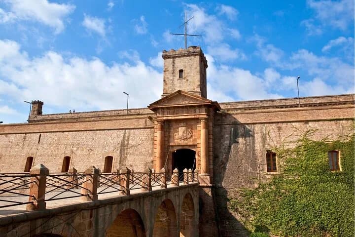 Reserved Entrance to Montjuic Castle Barcelona with Cable Car — second photo