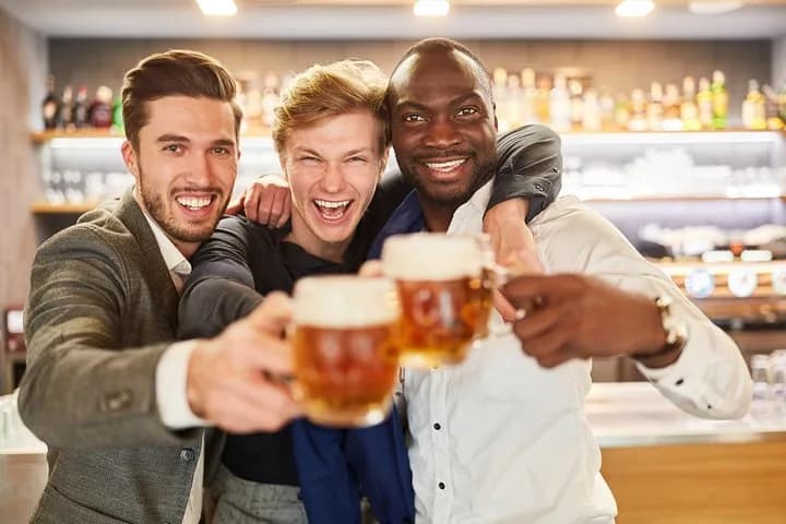 Delhi: Pub Crawl (3 Hours Guided Bar Hopping Tour) — second photo
