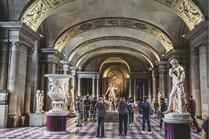 Paris: Louvre Museum Entry Ticket with Private Car Transfers — second photo