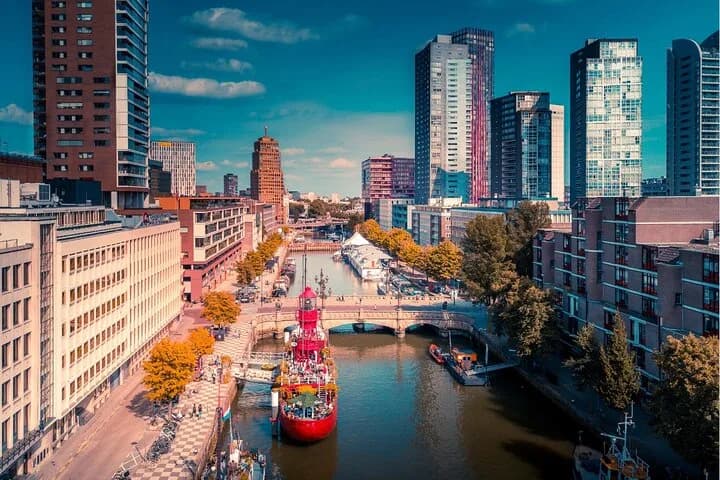 Rotterdam Highlights with Local: Walking Tour & Boat Cruise