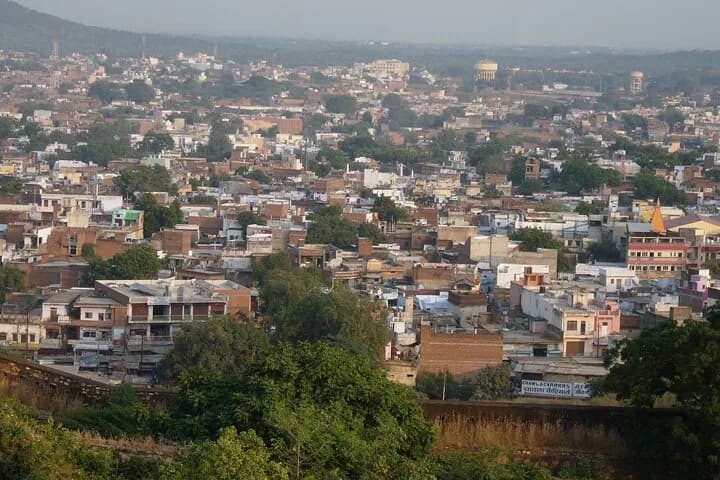 Experience authentic Jhansi on this amazing walking tour of the old to
