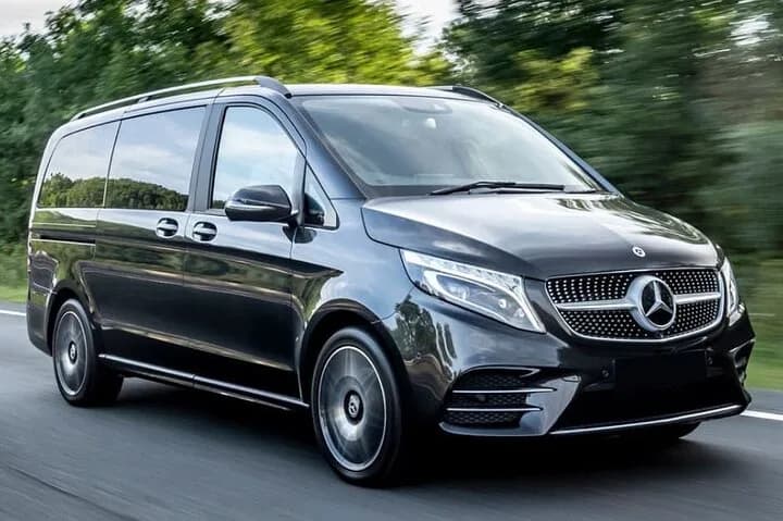 4 hours Private London City Tour in Mercedes with Driver & Audio