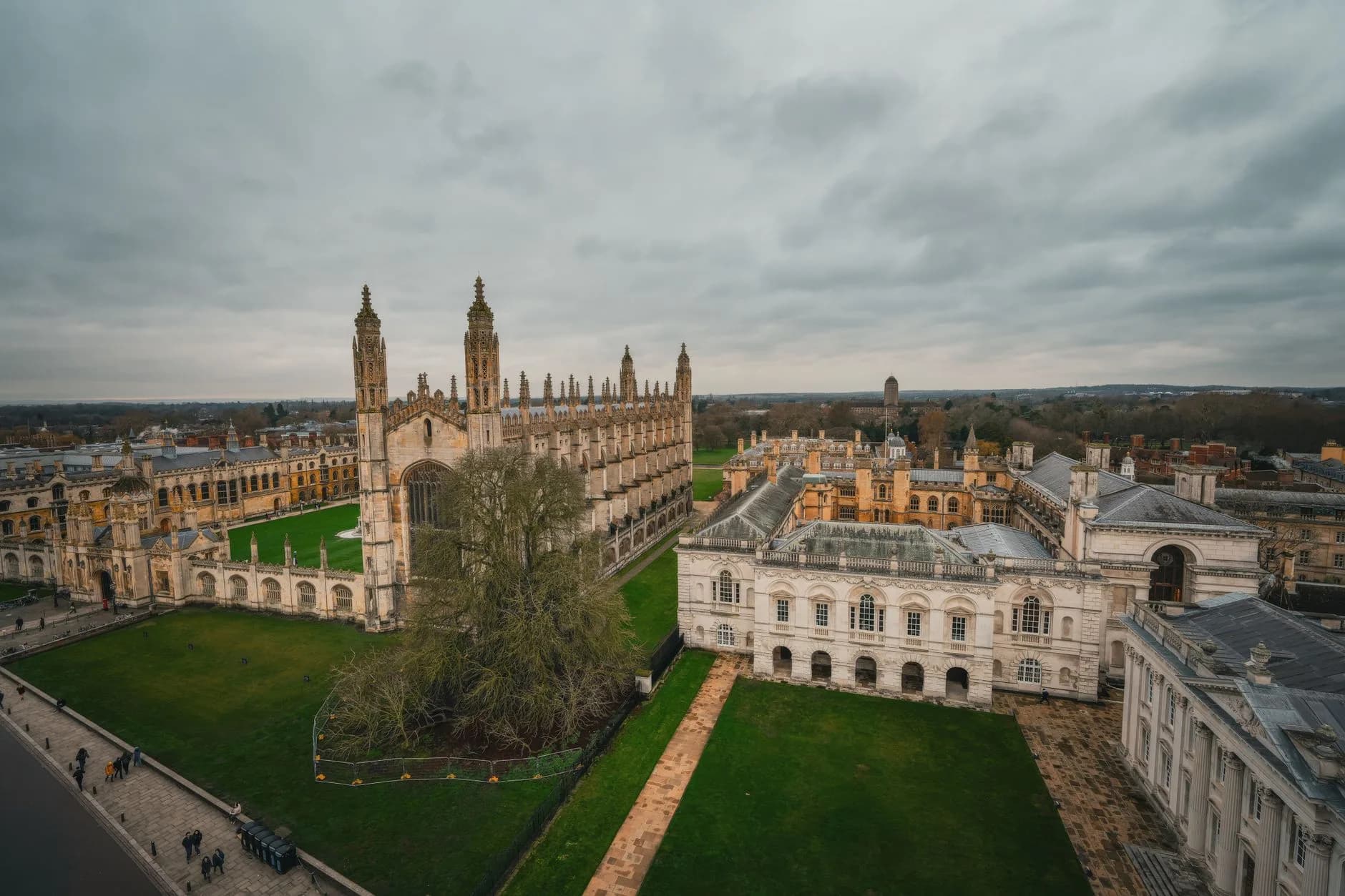 Cambridge — Punting past King's College Chapel, Cambridge