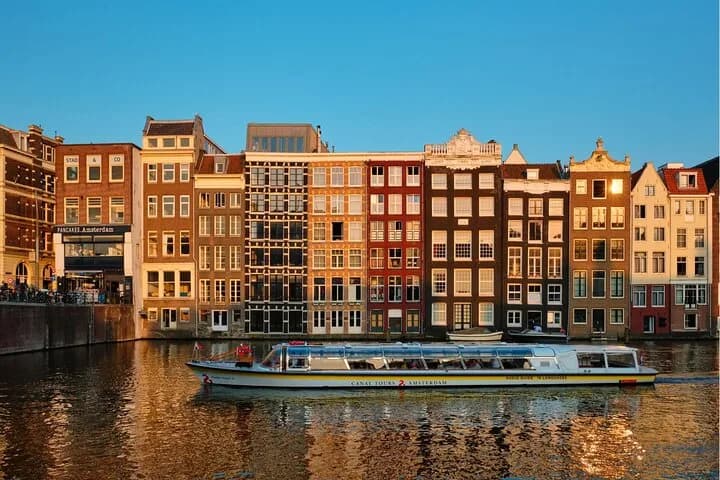 1 Hour Amsterdam Canal Cruise with Audio Guide