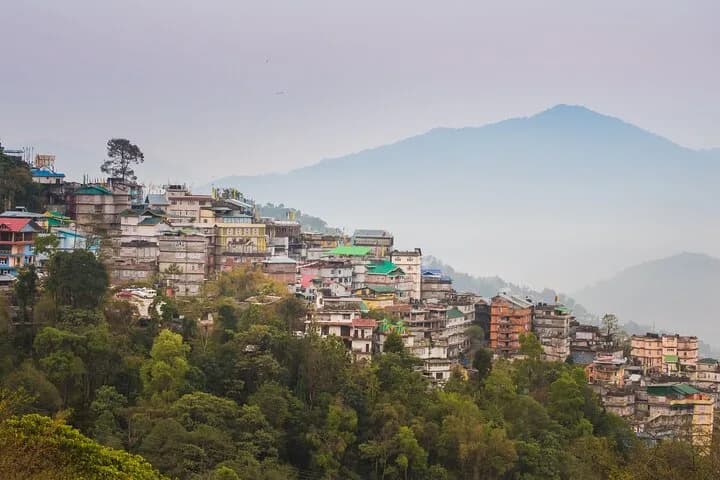 Discover all the beautiful and famous sites of Gangtok and taste local