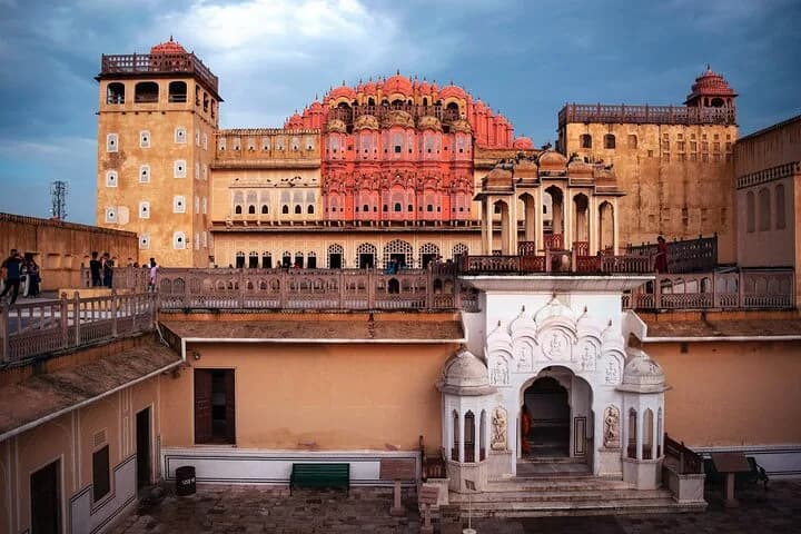 The pink city, Jaipur, is renowned for its magnificent forts and palac — photo 10