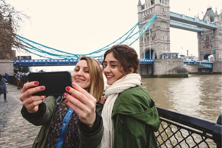 4 hours Private London City Tour in Mercedes with Driver & Audio — second photo