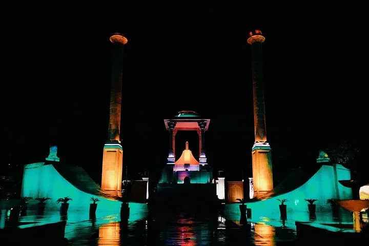 While Jaipur is a stunning city during the day, the nighttime hours ar