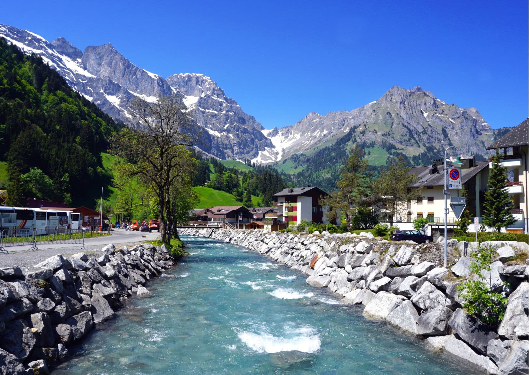 Enjoy the captivating splendor of Switzerland's serene lakes, charming — photo 9