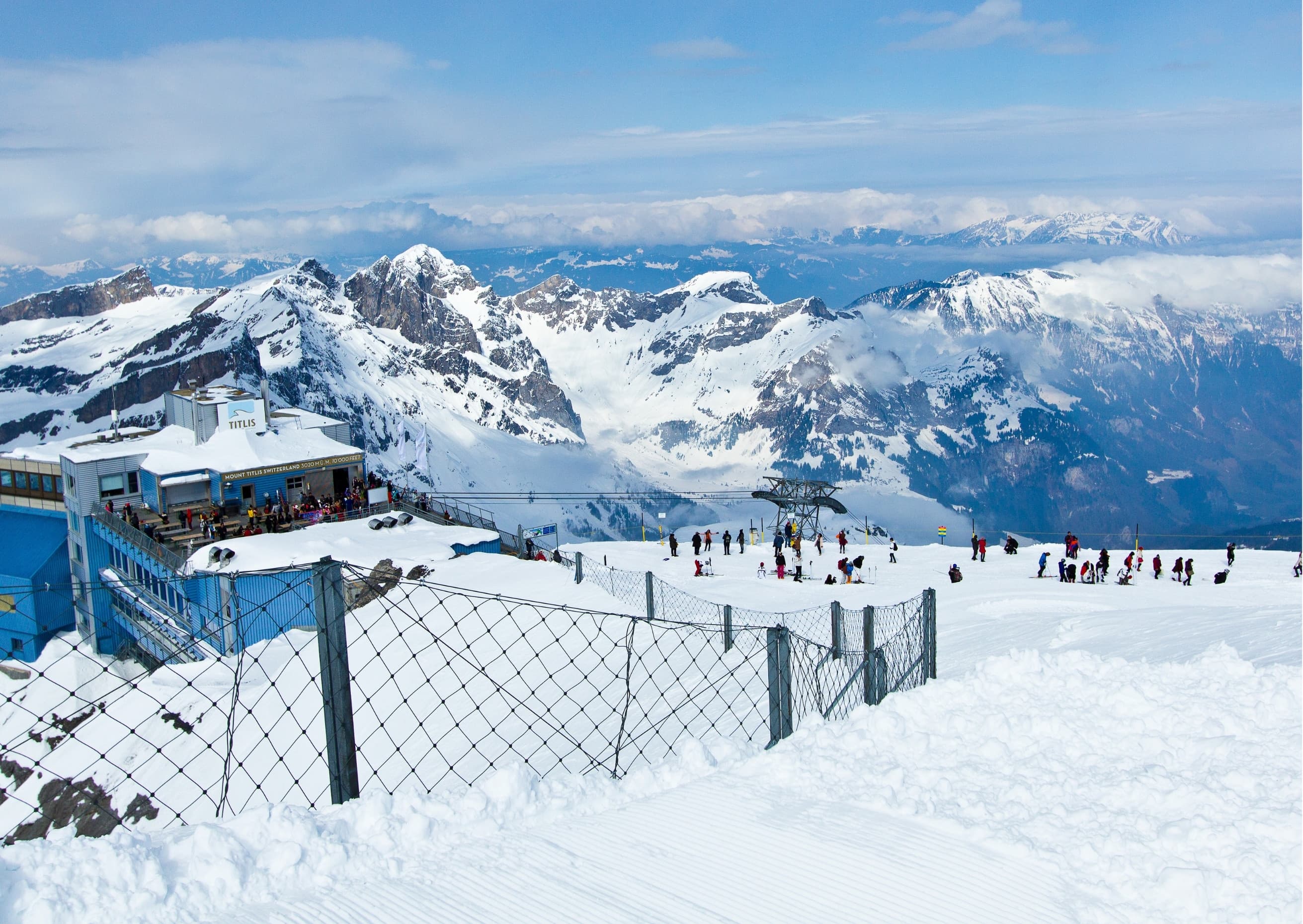 Enjoy the captivating splendor of Switzerland's serene lakes, charming — photo 8